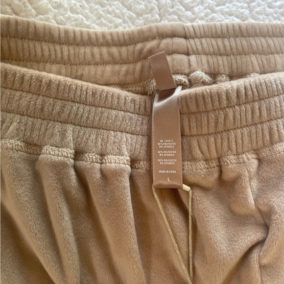 SKIMS size Large - Picture 2 of 3